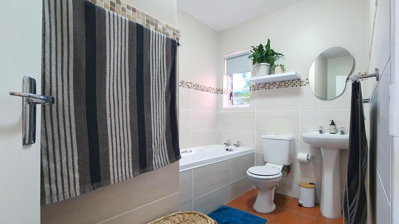 Escape To Paradise: Beachside Apartment Jeffreys Bay Kültér fotó